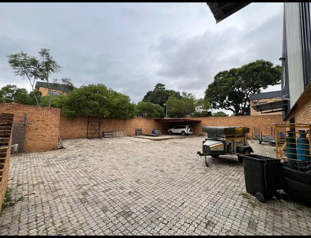 2,499M² WAREHOUSE TO LET IN LASER PARK